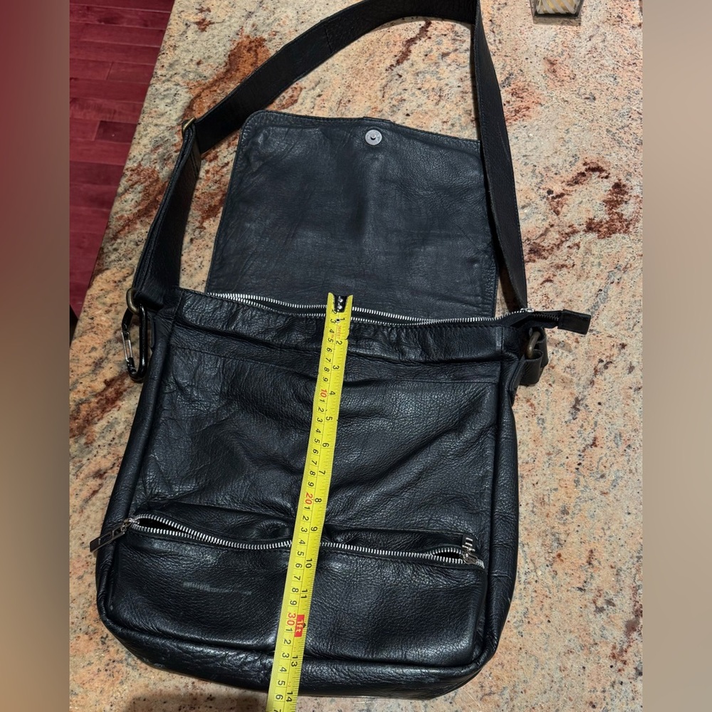 Black bag /murse. 100% leather. Made in Ecuador. - Picture 10 of 11